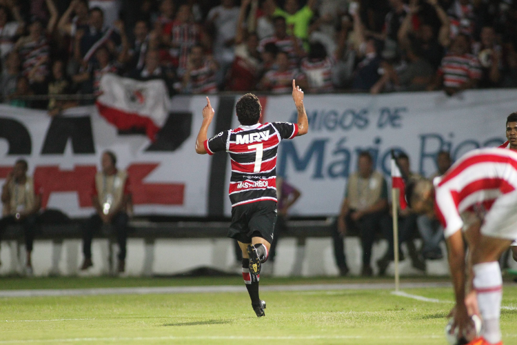 Santa Cruz leva vantagem em semifinais contra o Nutico pelo Campeonato Pernambucano