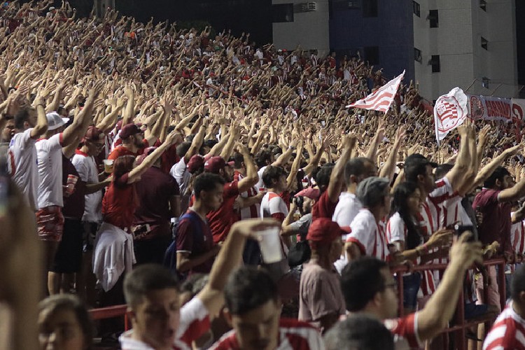 Náutico bate o Santa Cruz nos Aflitos e segue com 100% de