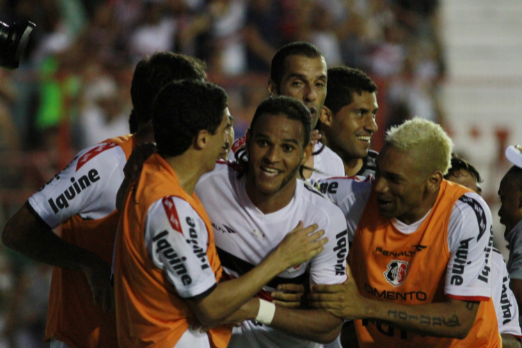 Faro de gol de Dnis Marques e liderana; relembre ltimo triunfo do Santa nos Aflitos