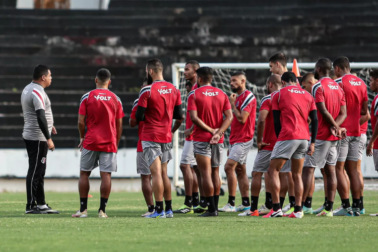 Com maioria dos jogos no fim de semana, jogadores do Santa avaliam rotina da Srie D