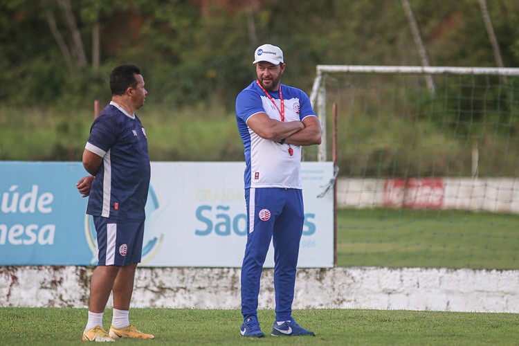 Com dois jogos fora de casa pela frente, Vila Nova deve rodar o