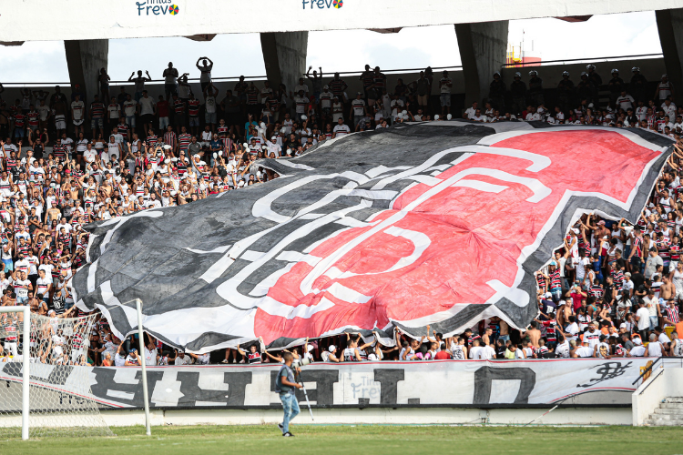 Com quatro dos prximos sete jogos no Arruda, elenco e comisso convocam apoio da torcida do Santa Cruz 
