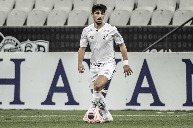 De olho no mercado, Santa Cruz avana por emprstimo de Anderson Cear, do Santos