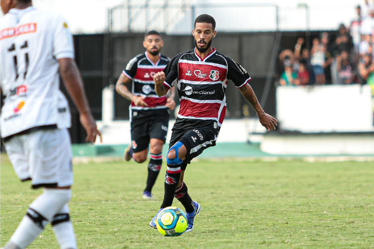 Wescley se diz  vontade no Santa Cruz, aceita cobranas e avalia reencontro com o Sergipe
