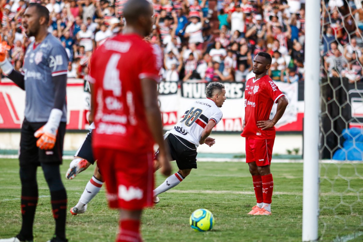 Atuaes: decisivo, Hugo Cabral marca pelo 2 jogo consecutivo e garante vitria do Santa Cruz