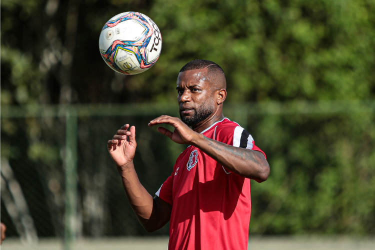 Gilberto  poupado pelo DM do Santa Cruz e no participa de treino desta quinta-feira 