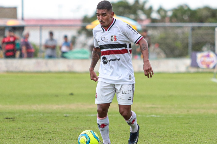 Atuaes: Matheuzinho volta ao time e se prova como jogador mais regular da temporada do Santa Cruz