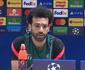 Salah pe fim s especulaes e renova contrato com o Liverpool