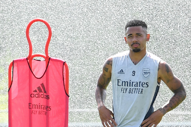 Vdeo: confira como foram os bastidores do primeiro dia de Gabriel Jesus no Arsenal