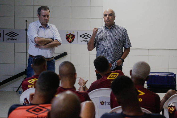 Aps criticar postura de Lisca, Yuri Romo se rene com elenco do Sport em busca de 'otimismo'