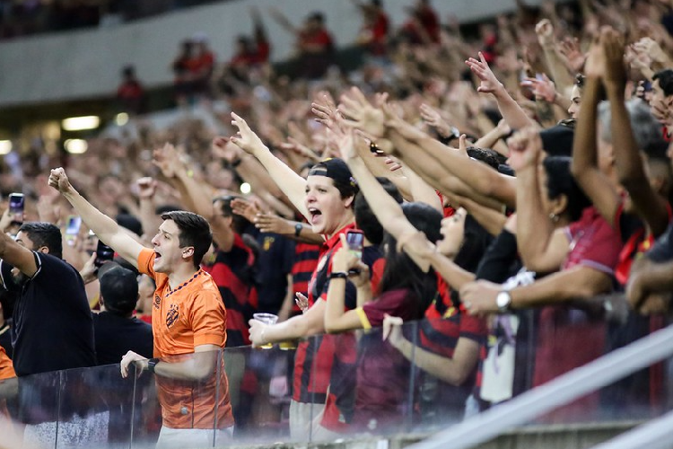 Torcida do Flamengo esgota ingressos para jogo contra Fortaleza