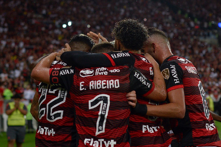 Flamengo volta a derrotar Corinthians e avana na Libertadores