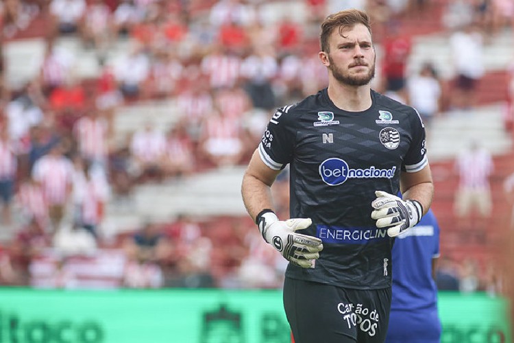 Após seis anos no Santa Cruz, goleiro é anunciado como reforço do Náutico -  19/12/2016 - UOL Esporte