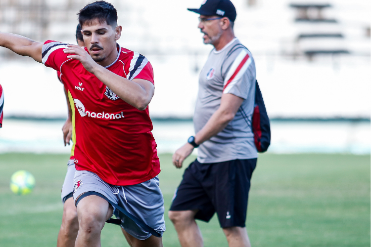 Santa Cruz vai tentar a permenncia do meia Anderson Cear para a prxima temporada