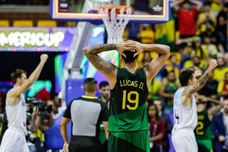 Brasil perde para a Argentina e amarga vice na Copa América de basquete