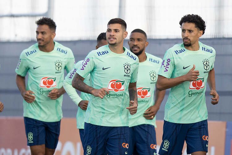 Jogadores se apresentam à seleção brasileira nesta segunda e fazem primeiro  treinamento