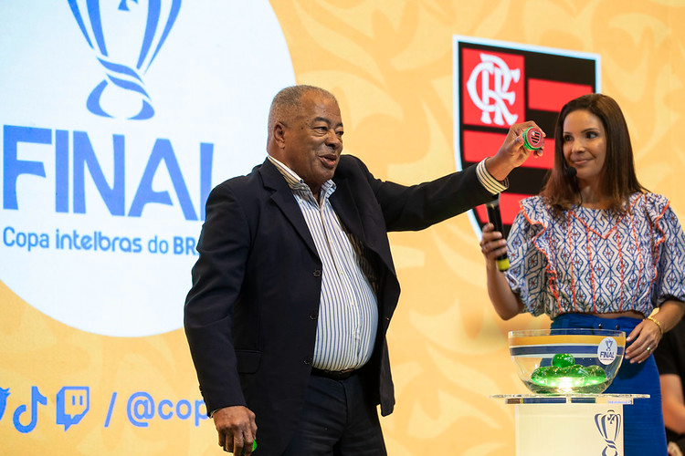 CBF define ordem dos mandos de campo da final entre Flamengo e Corinthians