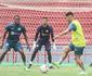 Sem Geuvnio, Dado trabalha lado ofensivo do Nutico em treino nos Aflitos