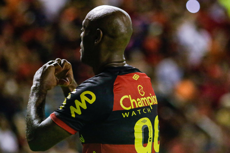 Vagner Love desencanta e projeta futuros clssicos pelo Sport: 'Que venham mais futuramente'