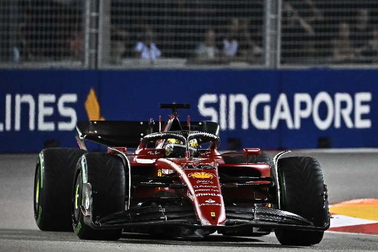 Charles Leclerc consegue a pole position do GP de Singapura