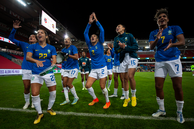 Com dois gols de Bia Zaneratto, Seleo Brasileira feminina goleia Noruega em amistoso