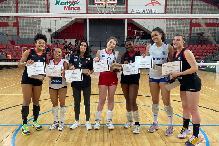 Sport/INE fecha disputa do Brasileiro Interclubes de Vôlei Feminino Sub-17  com ponteira de Pernambuco na seleção - Esportes DP