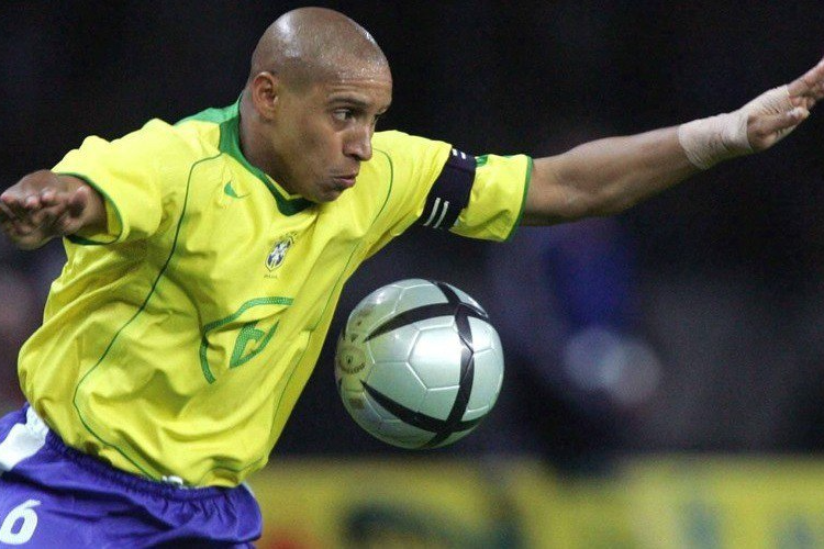 Campeo mundial em 2002, Roberto Carlos participa da srie de legendas do esportes oferecido pela Playtech
