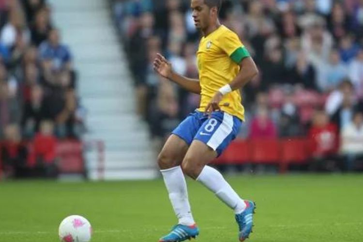 Atleta de futebol europeu e Seleção Brasileira, Felipe completa 32 anos