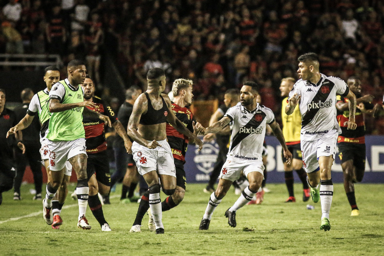 Sport  punido com a perda de oito mandos de campo e Vasco  declarado vencedor do jogo