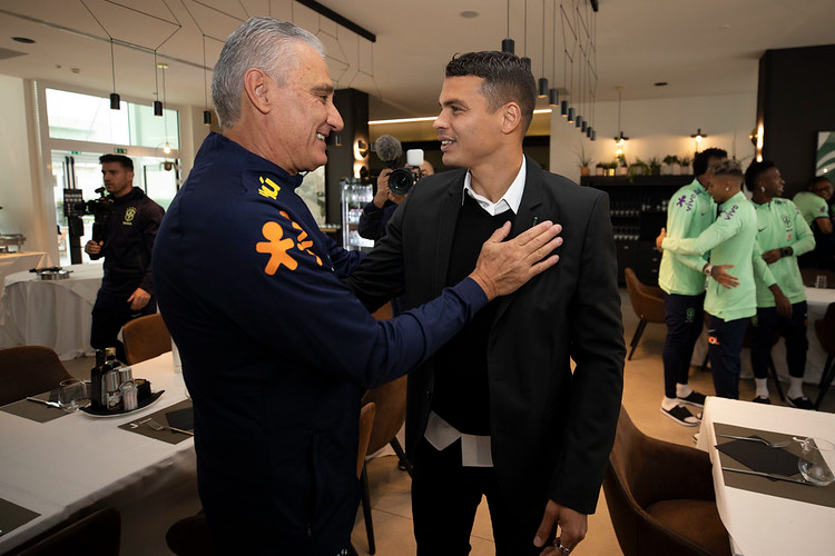 Delegao da Seleo Brasileira chega em Turim e realiza primeira movimentao no CT da Juventus 