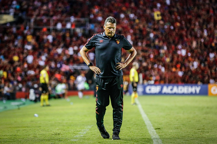 Aps sua segunda passagem, Sport comunica a sada do treinador Claudinei Oliveira