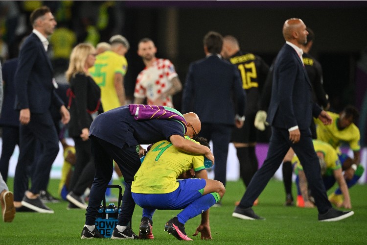 Brasil perde nos pênaltis e volta a ser eliminado nas quartas de final -  Diário de Suzano