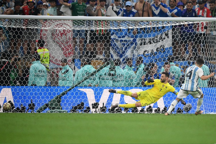 Montiel faz gol decisivo da Argentina e comemora tricampeonato