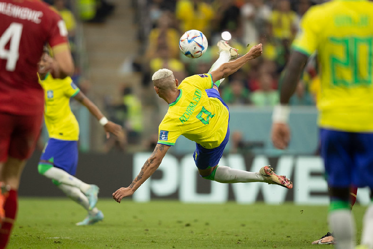 Prmio de consolao: golao de Richarlison foi eleito o gol mais bonito da Copa do Mundo 