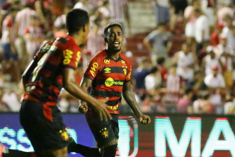 Ewerthon admite erros na temporada 2022 pelo Sport e fala de amizade com lateral Eduardo 