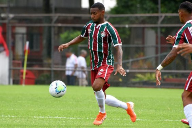 Fluminense de Feira contrata goleiro de 22 anos para reforçar time