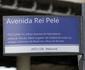 Avenida que passa pelo Maracan  rebatizada com nome de Pel