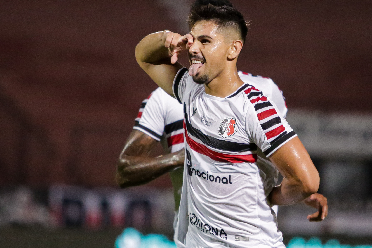 Anderson Cear assume protagonismo no Santa Cruz e nega atrito com Hugo Cabral