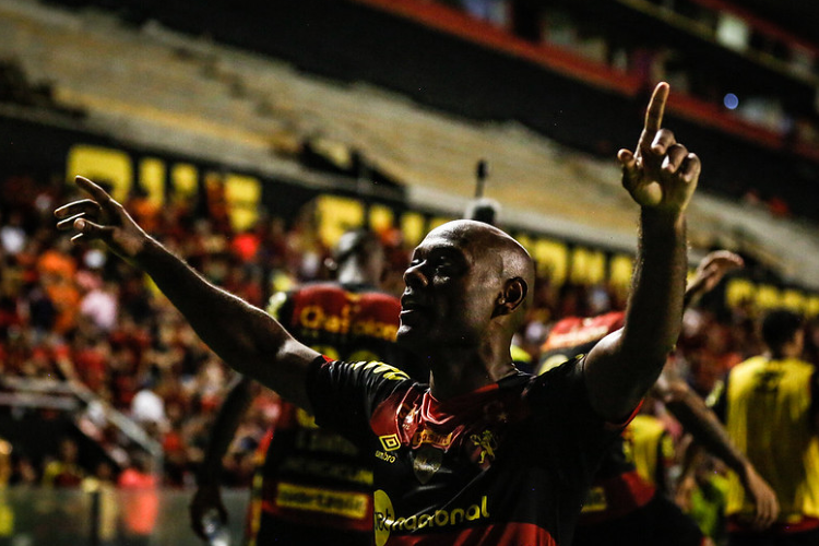 Oua os gols da vitria do Sport contra o Petrolina na narrao da Rdio Clube