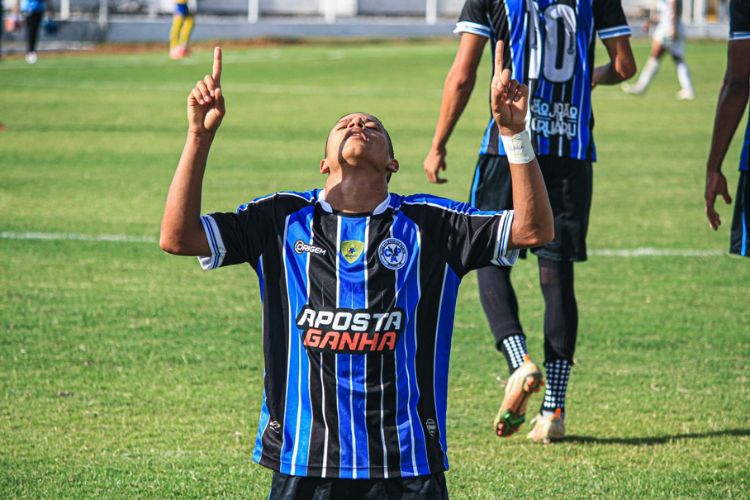 Santa Cruz-PE sai na frente, mas Sousa vira o jogo e vence por 2 a