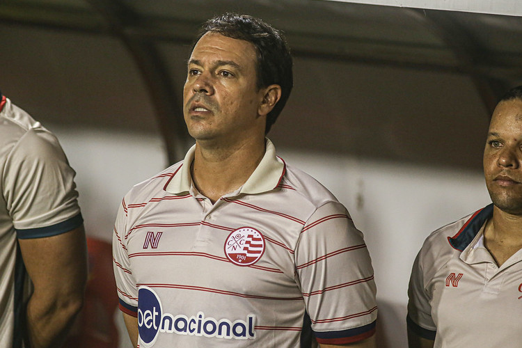 Dado Cavalcanti admite 'ansiedade', mas destaca pontos de evoluo do Nutico