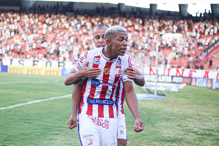 Com apenas cinco jogos na temporada, Jlio iguala seus gols marcados pelo Nutico em 2022
