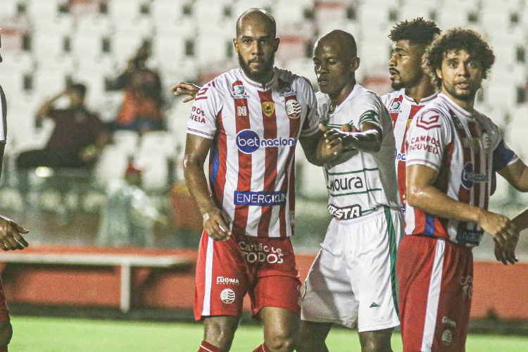 Denlson comenta sobre companheiros de zaga e exalta chegada de Paulo Miranda ao Nutico