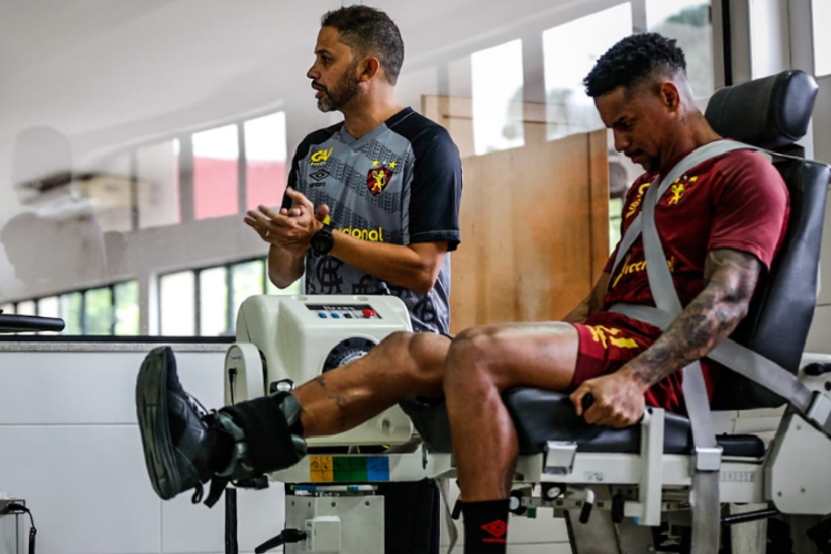 Depois de longo perodo no clube, lateral-esquerdo Felipinho  anunciado pelo Sport