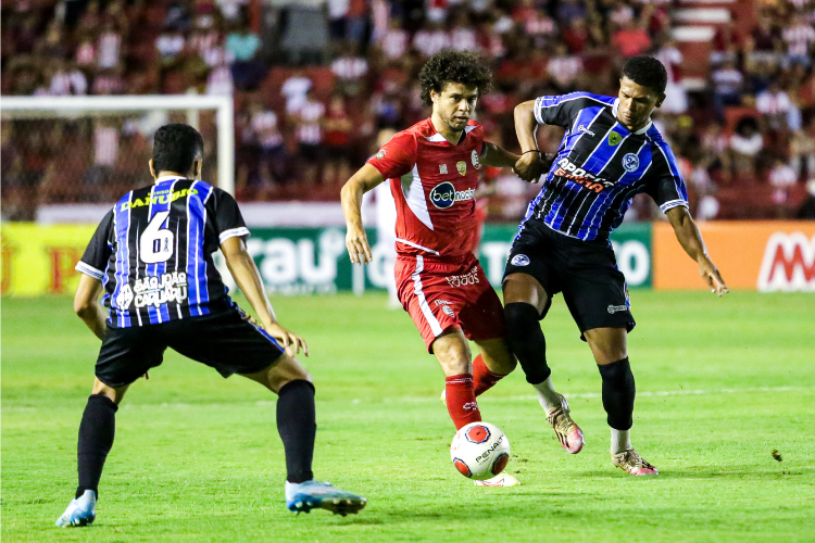 Nos Aflitos, Nutico no aproveita chances e empata sem gols com o Porto pelo Estadual