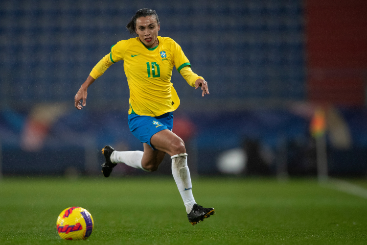 Debinha, atacante da Seleção feminina: Futebol feminino não é