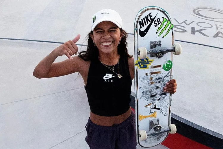 Rayssa Leal supera leso no punho e  campe do Mundial de Skate Street 