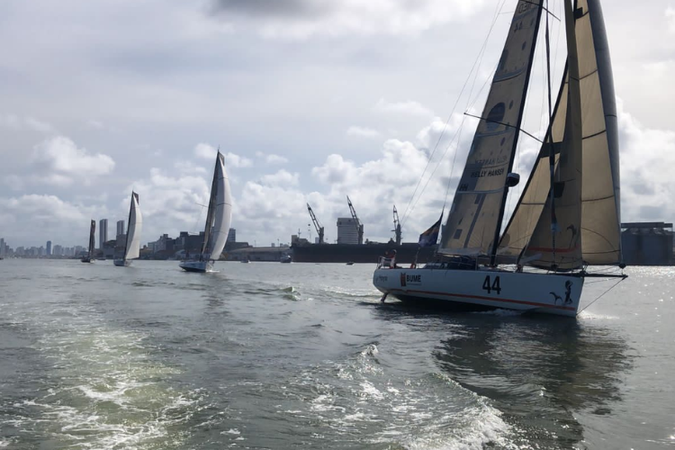 Barcos da Globe 40 partem do Recife com destino a Granada, no Caribe