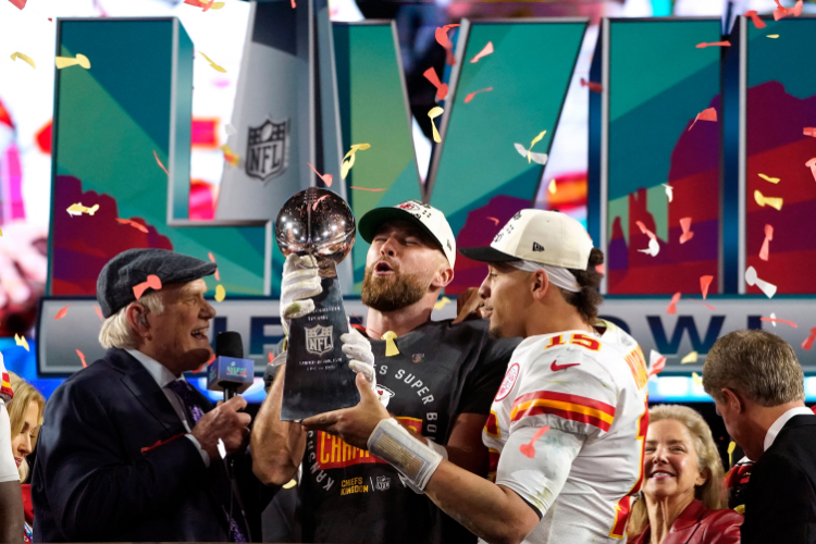 Kansas City Chiefs supera o Philadelphia Eagles e conquista o