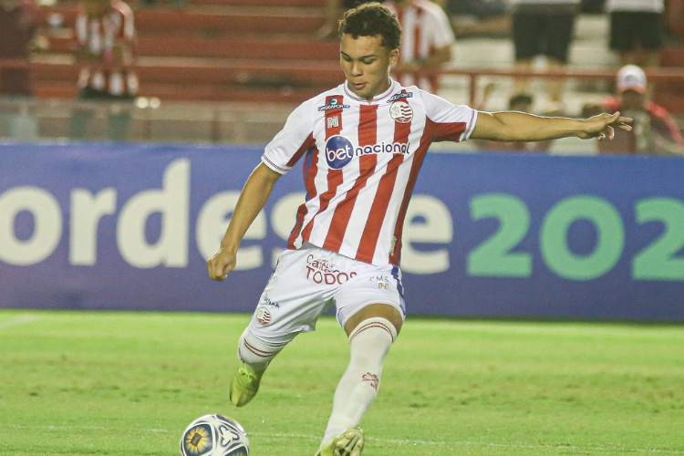 Atacante Kayon assume liderana no ranking de assistncias do Nutico na temporada 